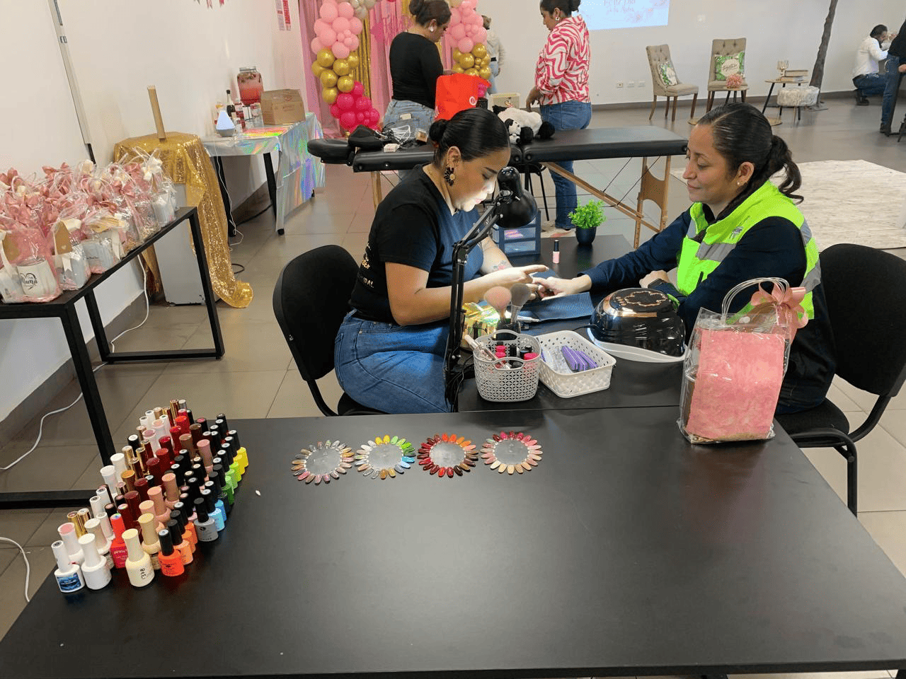 Servicio de uñas en evento