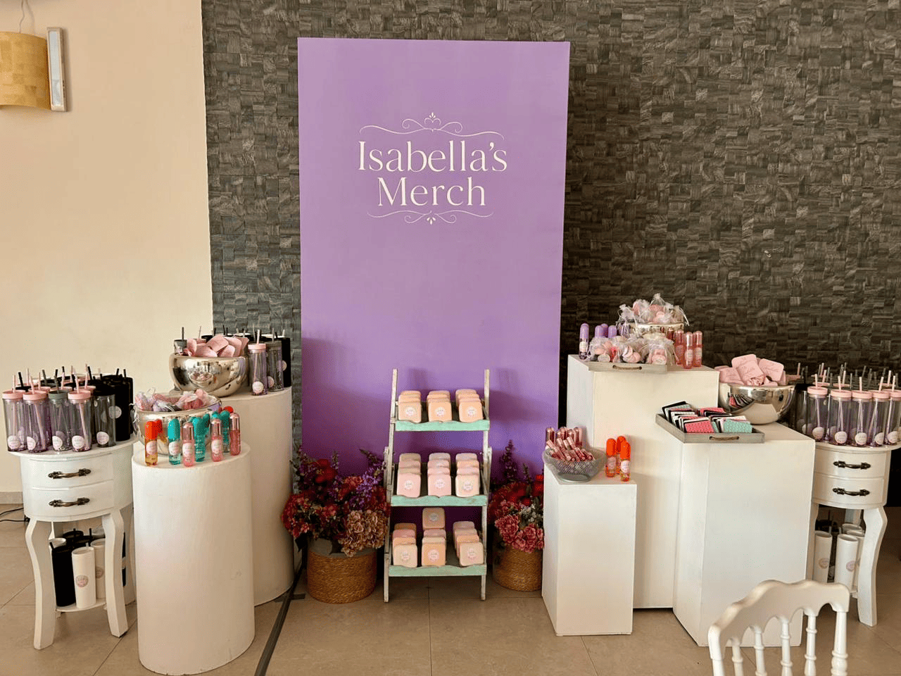 Isabella Merch — montaje display