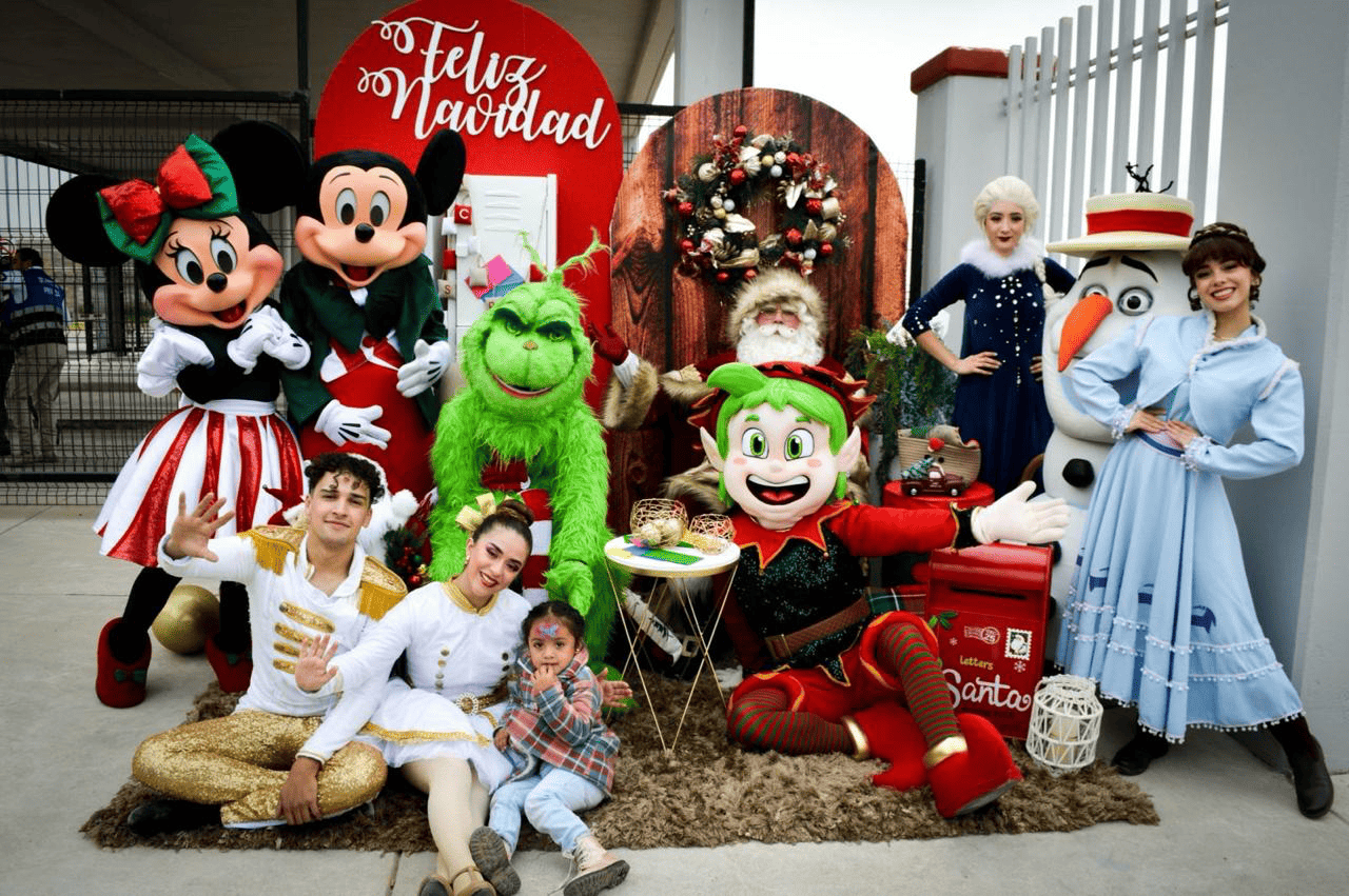 Show de personajes navideños